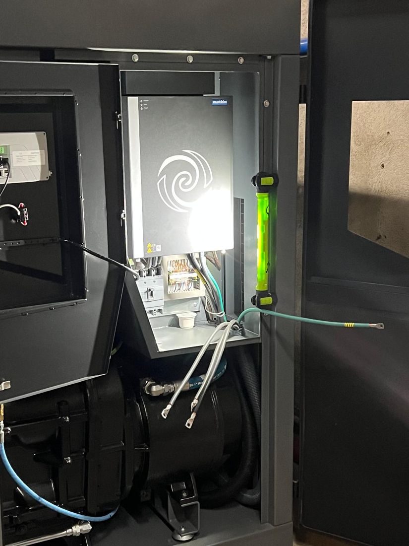 Variador de freqüència i maniobra elèctrica d'un compressor industrial